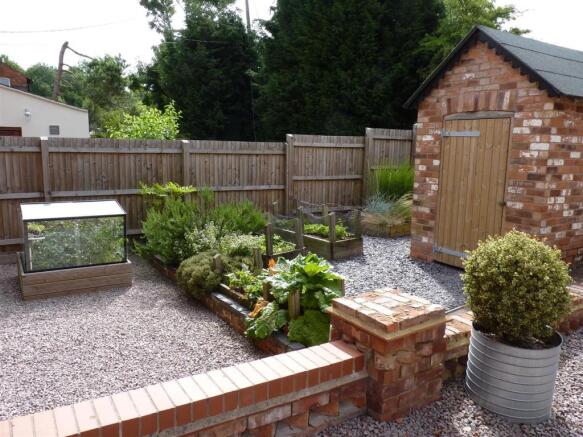FRONT GARDEN