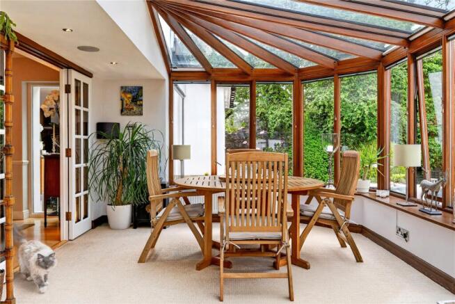 4 bed Detached for sale Image 9
