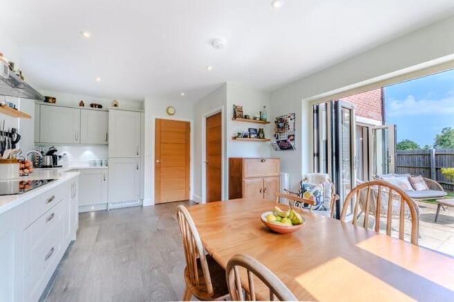 Northfield Avenue, Great Bowden, LE16 photo 4