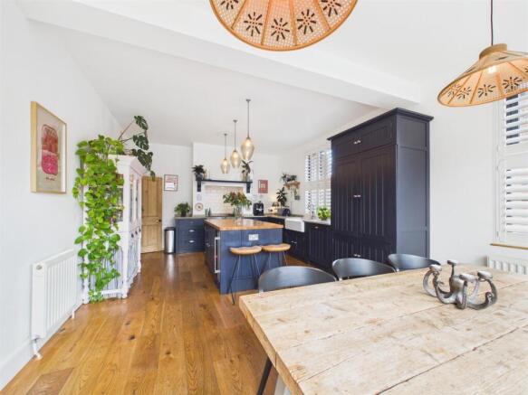 BREAKFAST KITCHEN DINER