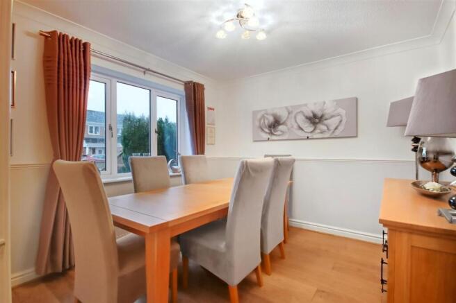 Glebe Gardens, North Wingfield, S42 photo 4