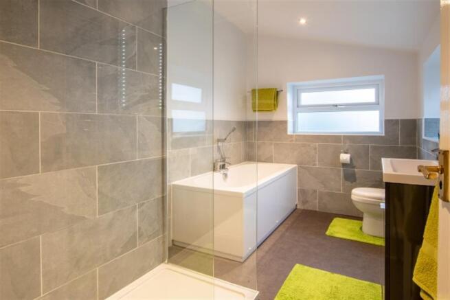 BATHROOM/WC