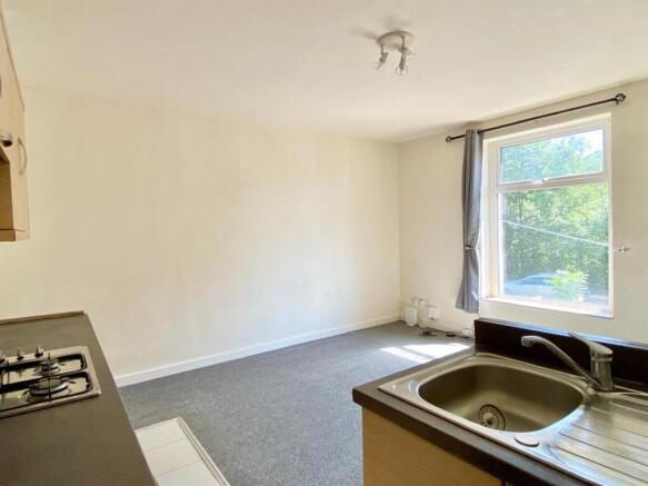 2 bed House for sale Image 4