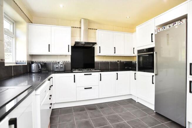 4 bed Detached for sale Image 8
