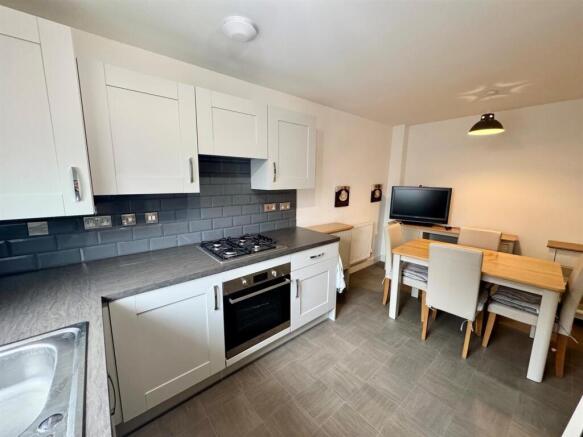 3 bed Semi-Detached for sale Image 5