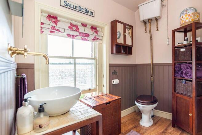 Top floor shower room
