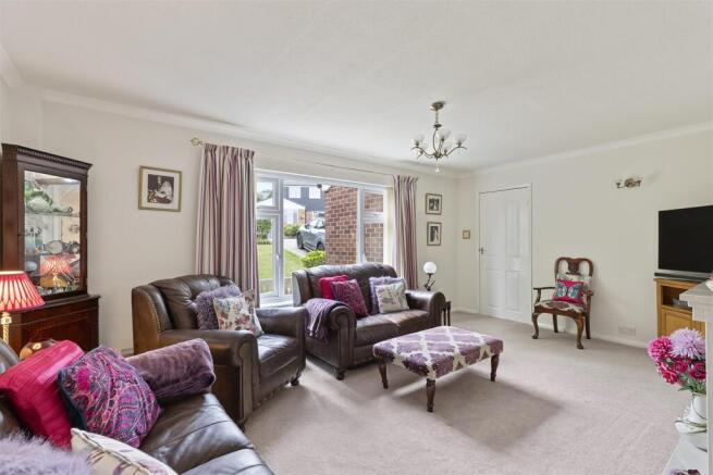 4 bed House for sale Image 6
