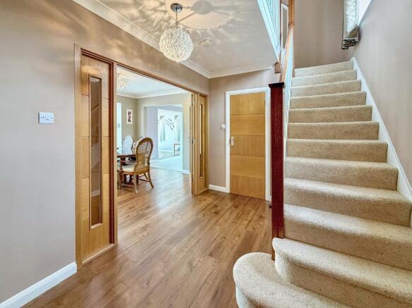 Ewhurst Avenue, Sanderstead, Surrey, CR2 0DG photo 4