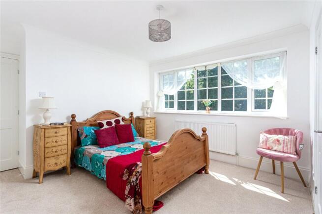 5 bed Detached for sale Image 10