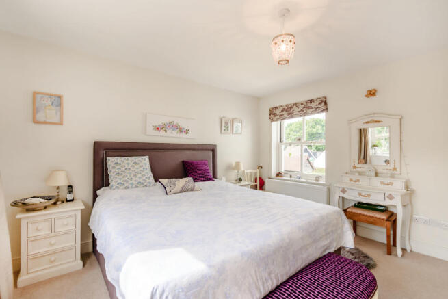 Bed 1/2