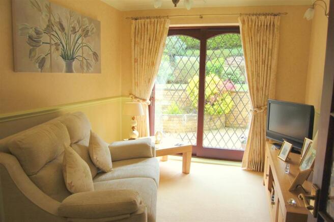 DINING/SITTING ROOM