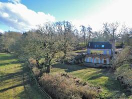 4, New Farm Cottages, Frensham Lane, Churt, Farnham GU10 2QG