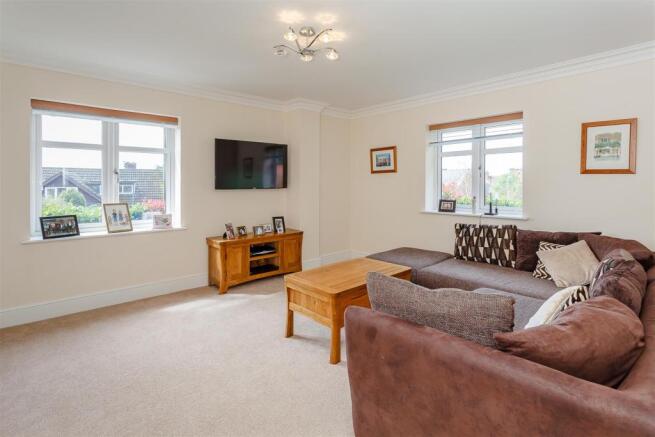 8340636-interior07.jpg