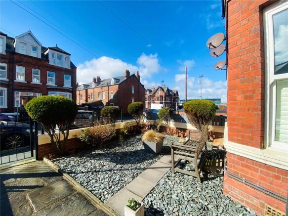 2 bed Flat for sale Image 6