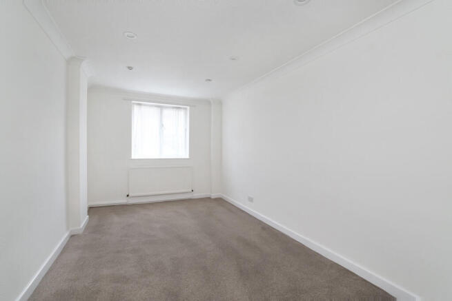 4 bed Detached to rent Image 5