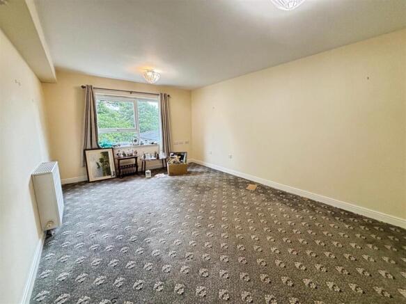2 bed Flat for sale Image 5