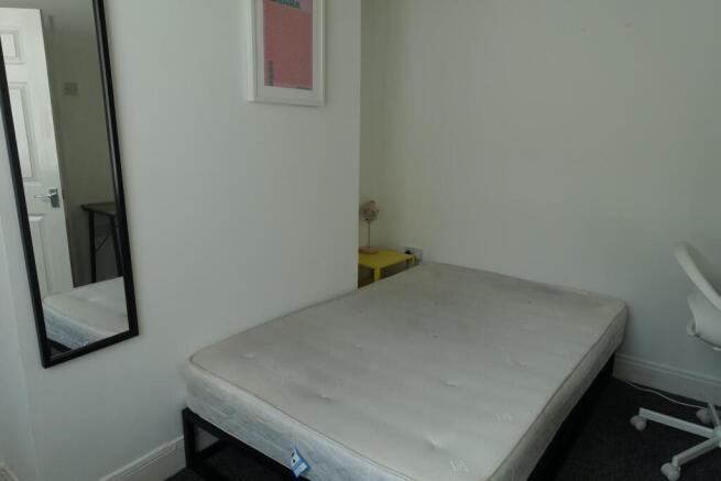 3 bed Terraced to rent Image 6