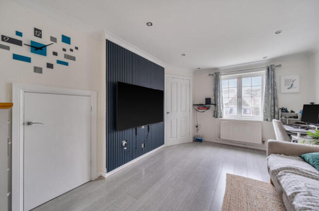 1382407-2-691da19...