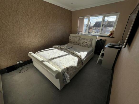 Main Bed.jpg