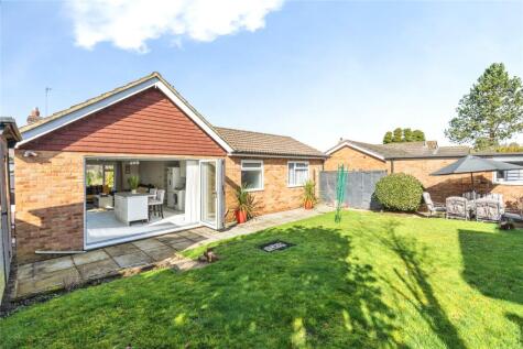 Downsview Drive, Midhurst, West Sussex, GU29
