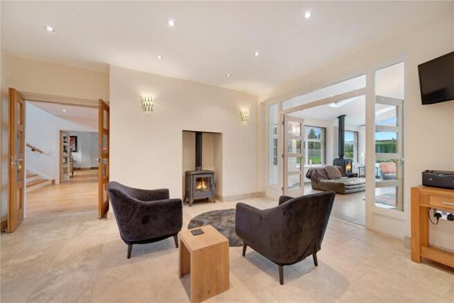 6 bed Detached for sale Image 5