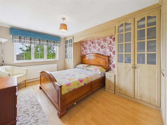 4 bed Semi-Detached for sale Image 10