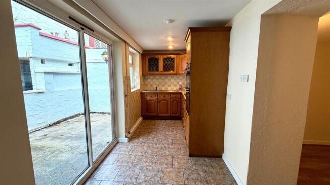 Tyn Y Coed Road, Llandudno photo 4