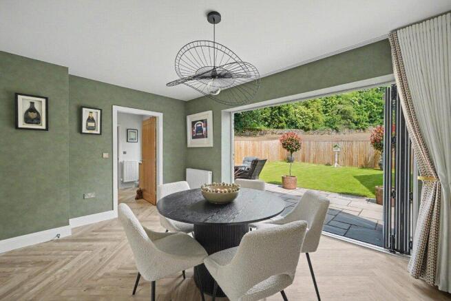 5 bed Detached for sale Image 7
