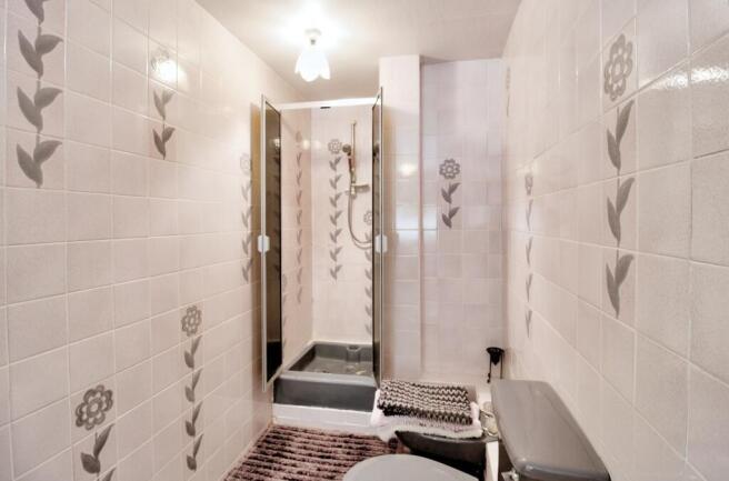 Bathroom 1 (2)