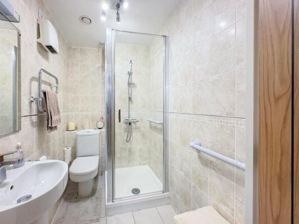 2 bed Apartment for sale Image 12