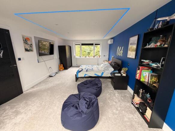 Photo 8