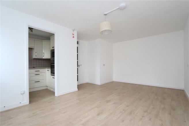 Aspley Court, Woburn Sands, MK17 photo 4