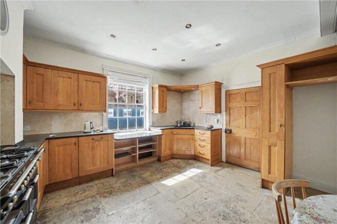 7 bed Detached for sale Image 9