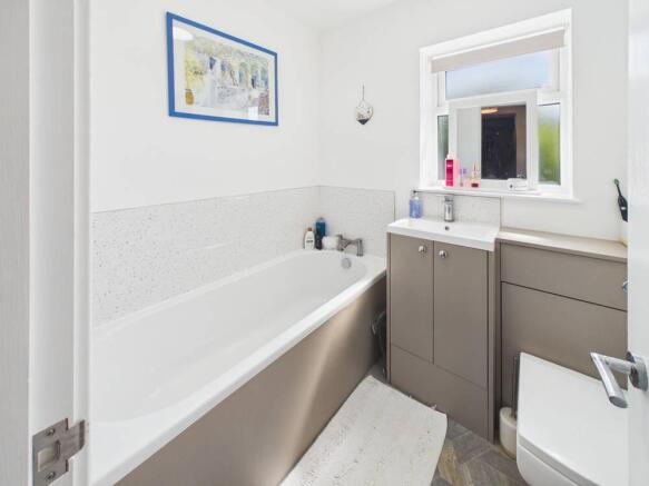 4 bed Semi-Detached for sale Image 10