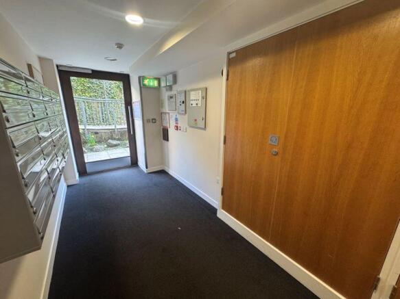 2 bed Apartment for sale Image 12