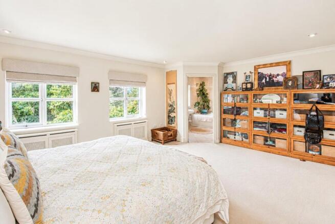 5 bed Detached for sale Image 10