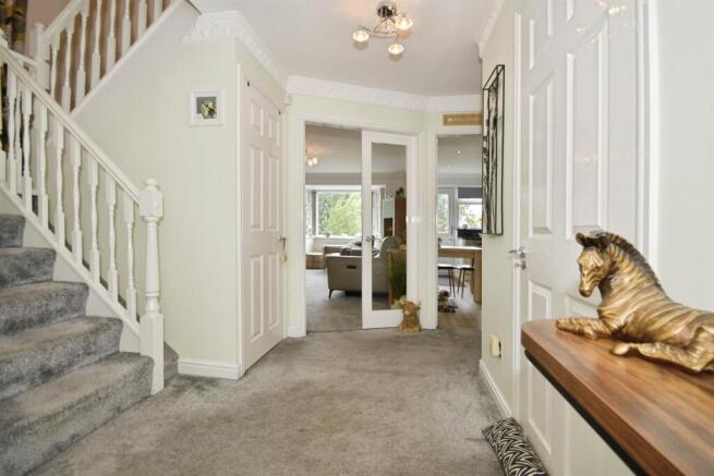 4 bed Detached for sale Image 7