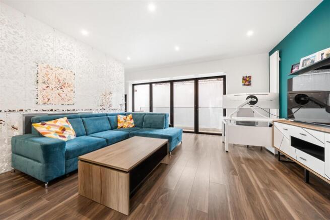 Flat 6 Wimbledon Court, 63a Kingston Road, SW19 1J