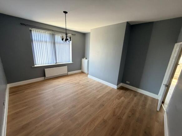 4 bed Semi-Detached to rent Image 5