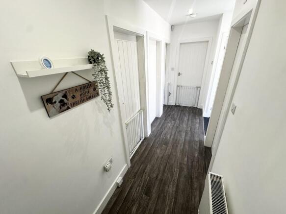 3 bed Semi-Detached to rent Image 11