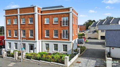 Titan Avenue, Sherford