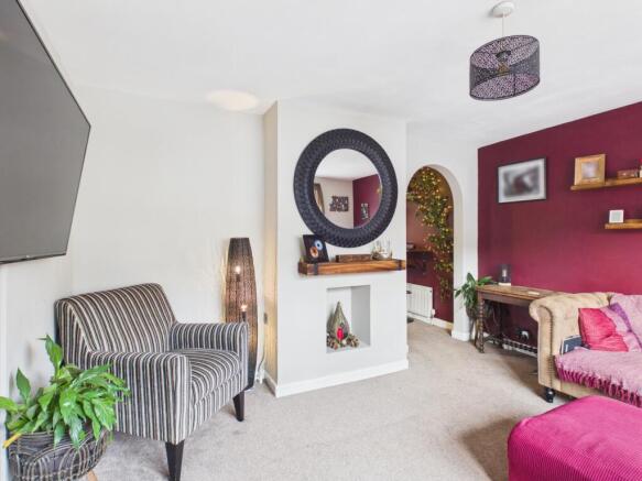 CAM03729G0-PR0242-STILL009