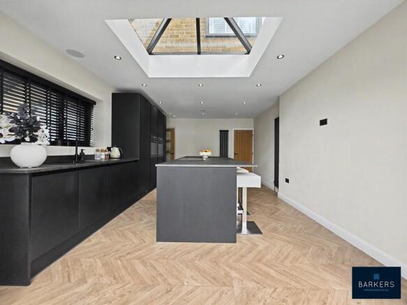 4 bed Semi-Detached for sale Image 9