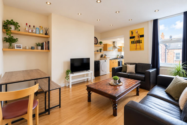 LIVING ROOM 1.png