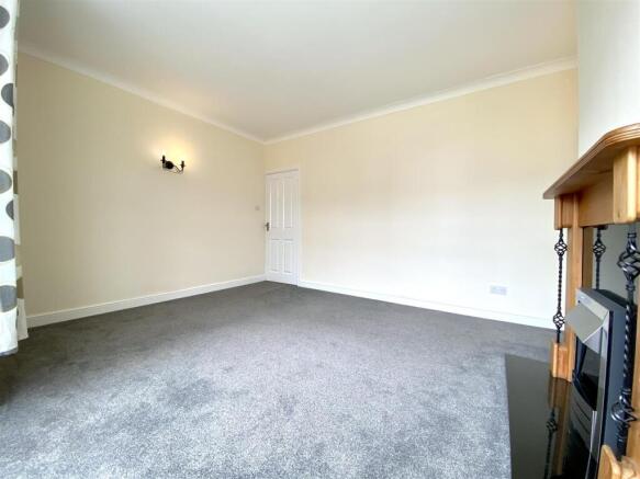 3 bed Semi-Detached for sale Image 6