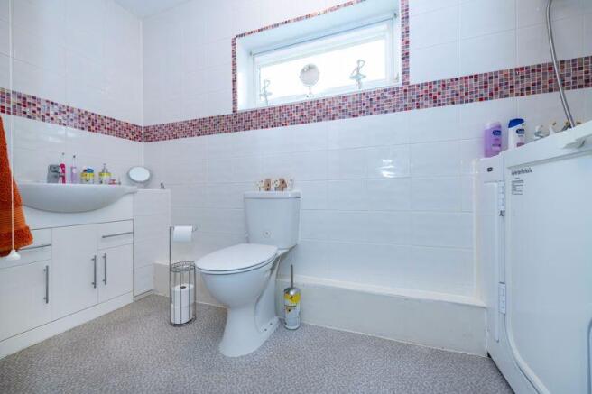 En-suite bathroom