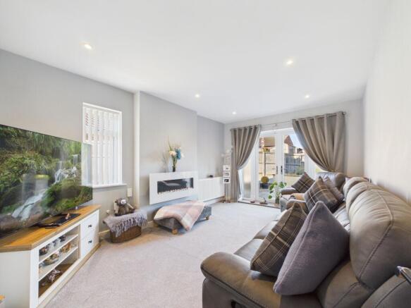 3 bed Semi-Detached for sale Image 6