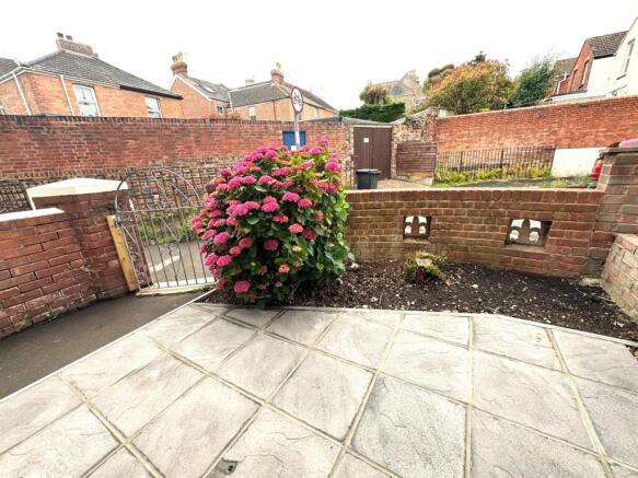 FRONT GARDEN.jpg