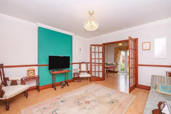 5 bed Detached for sale Image 5