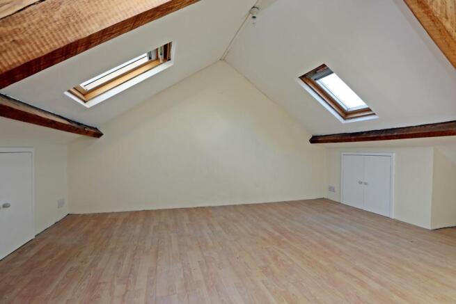 Loft room/5th bedroo